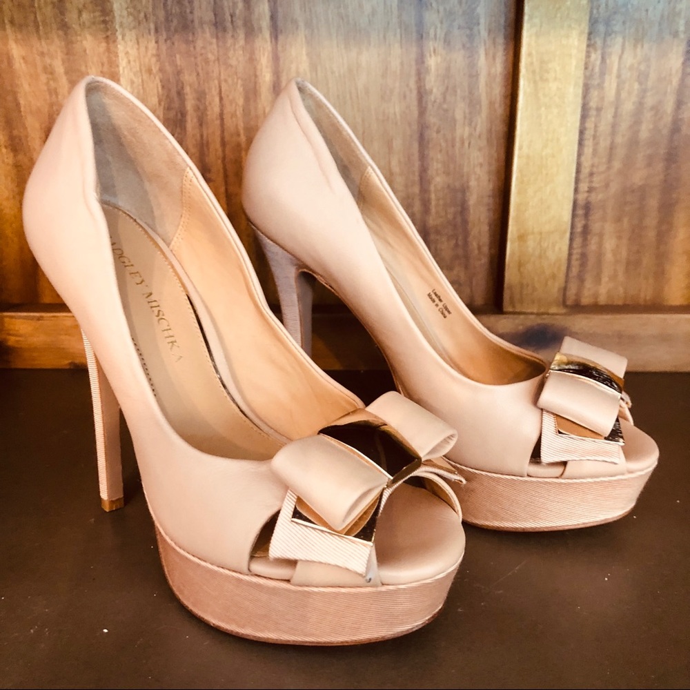 Badgley Mischka Pump Bow Platform Tan with Gold